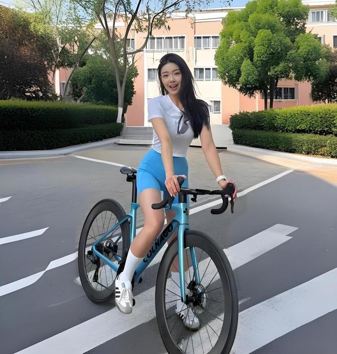 怎么样属于什么档次闪电跟捷安特怎么选PG麻将胡了单车产业报告：崔克自行车(图1)