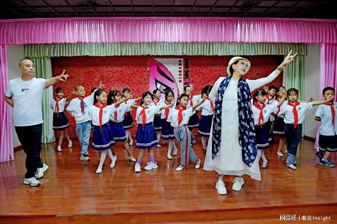 “非遗开学第一课”走进四川60余校麻将胡了为非遗教学提供标准化支撑(图2)